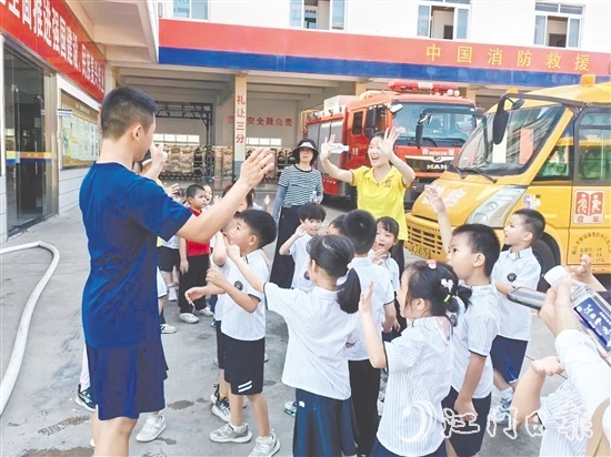 鶴山市沙坪消防救援站變身“安全學堂”。