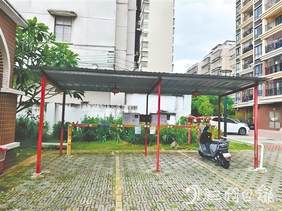 有了集中充電點，群眾停車更規(guī)范了。
