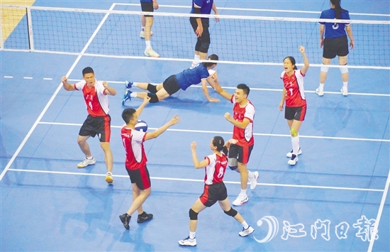 球員慶祝勝利時刻。