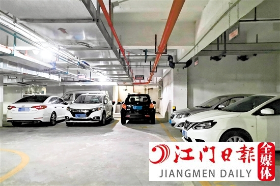 產(chǎn)權(quán)車位買賣交易手續(xù)與商鋪的交易手續(xù)一樣。