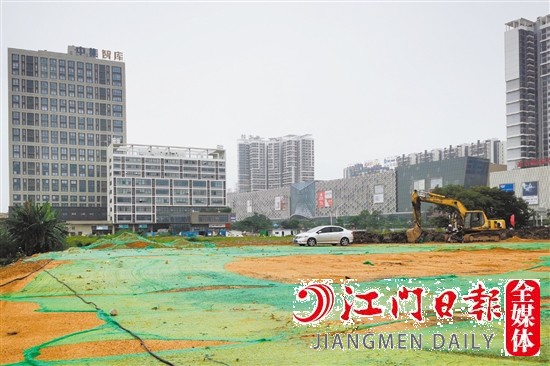 新會駿景灣新盤位于美吉特購物廣場旁。