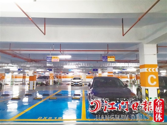 部分開發(fā)商對(duì)車位進(jìn)行大力促銷。
