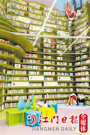 博富控股配建的臺山中心圖書館，豐富了居民的文化生活，也成了網(wǎng)紅打卡地。