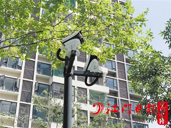 天睿居小區(qū)內(nèi)設(shè)有高空拋物攝像頭。