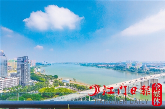 近年來，我市多個樓盤臨江而建。