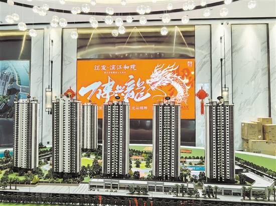 各大樓盤新春氣氛濃郁。