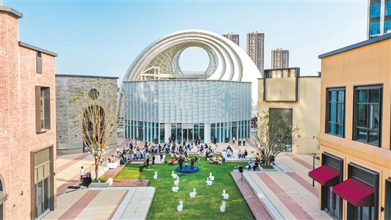 灣區(qū)之眼是江門鐵建城潮流商街的啟動區(qū)。