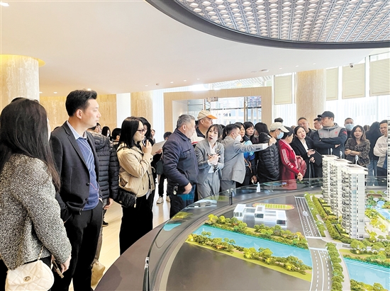 僑胞購房熱拉高本地樓盤成交量。