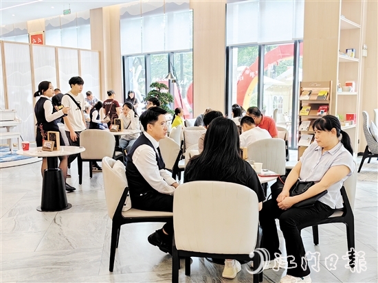 新政對房貸利率及首付比例的調(diào)整，減輕了購房者的負(fù)擔(dān)。