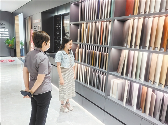 江門市家裝廚衛(wèi)“煥新”活動開展以來，吸引不少市民消費(fèi)。