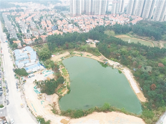 位于蓬江區(qū)豬乸環(huán)地段灝昌園小區(qū)東側(cè)、翡翠觀瀾小區(qū)西北側(cè)地塊已于4月9日成功出讓。