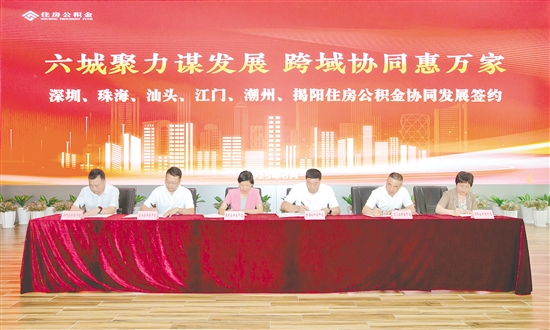 簽約現(xiàn)場。