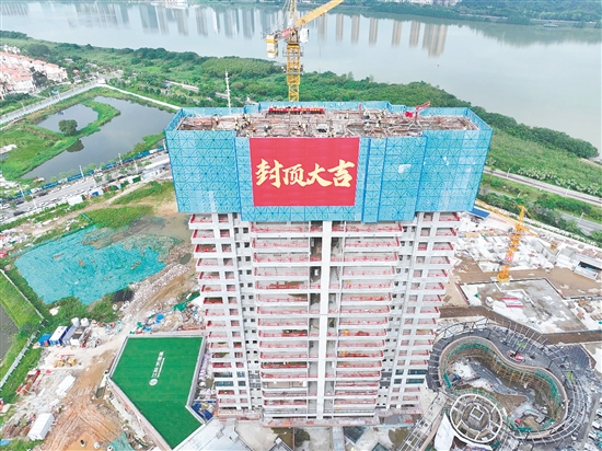 江發(fā)·天御灣6號樓順利封頂。