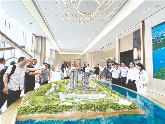 江發(fā)·天御灣的大平層產品吸引了不少消費者。
