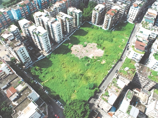 掛牌出讓地塊位于蓬江水南片區(qū)，住宅區(qū)密集，人氣旺盛。