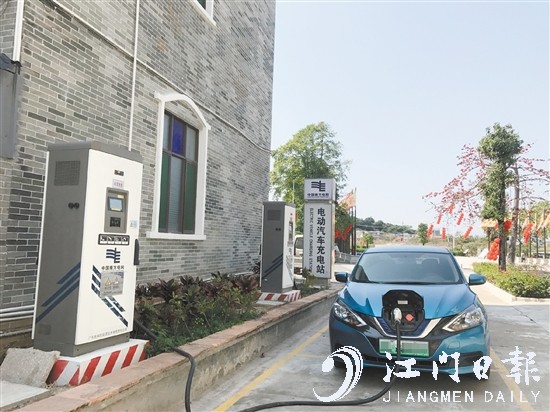相比燃油汽車，新能源汽車起步更快。