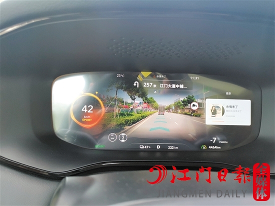 更加智能化的新能源汽車(chē)，對(duì)汽車(chē)芯片的需求更多。