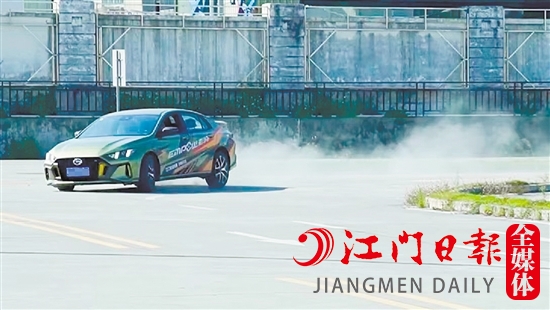 車主充分體驗了影豹的性能。
