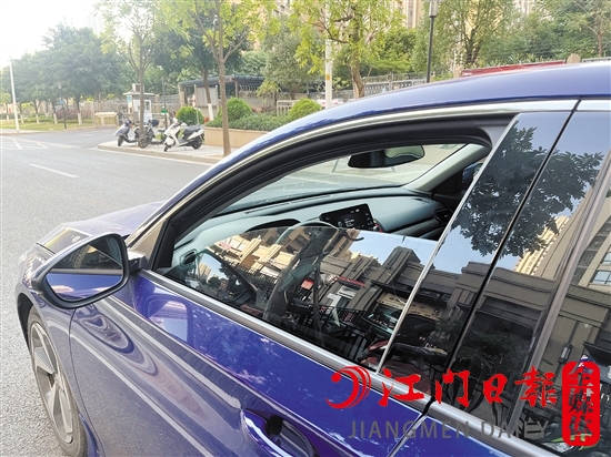 如果需要長時間開啟汽車暖風(fēng)，最好讓車窗留一點縫隙。