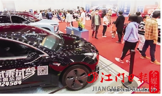 新能源汽車漲價(jià)，讓不少消費(fèi)者觀望。