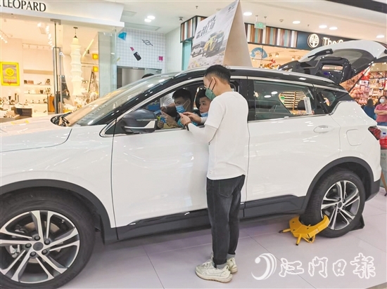 把汽車“開進(jìn)”商場(chǎng)，可以加大隨機(jī)性購買比例。
