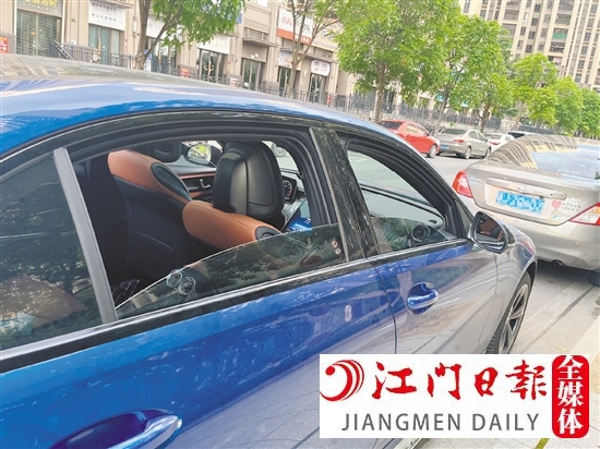 開(kāi)車過(guò)程中及時(shí)開(kāi)窗通風(fēng)，可將車內(nèi)的有害氣體排出，讓車內(nèi)的空氣更清新。