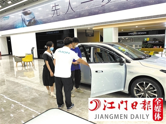 隨著油價(jià)不斷攀升，想購(gòu)買(mǎi)新能源汽車(chē)的消費(fèi)者也越來(lái)越多。