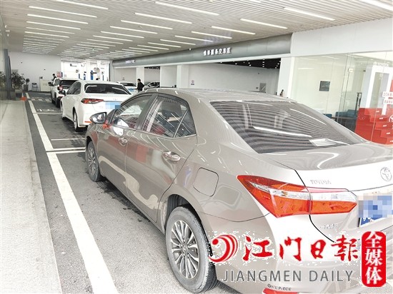上周末，多家4S店售后接待處排起了長龍。