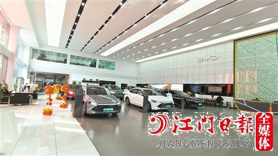 重裝后的展廳寬敞明亮，設(shè)施設(shè)備更完善。