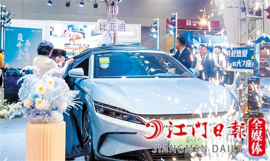 現(xiàn)場亮相的新能源汽車多。