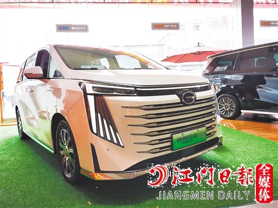 傳祺E9采用新的“鯤鵬展翼”設(shè)計(jì)主題，氣場(chǎng)更加強(qiáng)大。