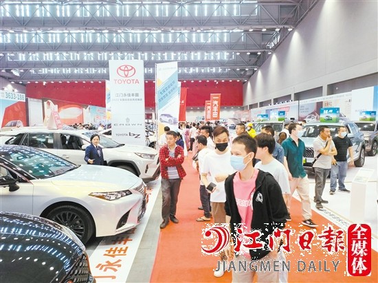 本報(bào)在二季度舉辦的車(chē)展吸引了不少市民看車(chē)、買(mǎi)車(chē)。