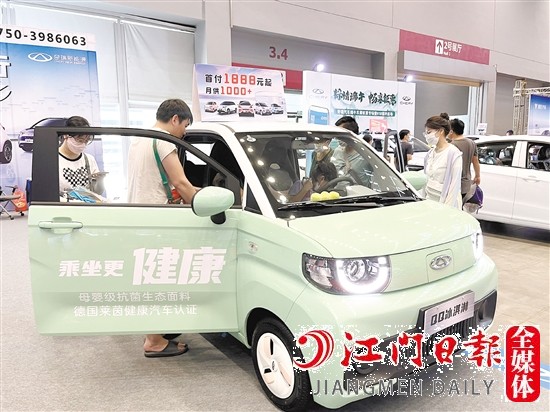 新能源汽車(chē)越來(lái)越受消費(fèi)者青睞。