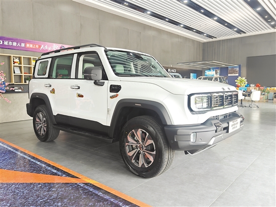 全新BJ40定位世家級潮野SUV，風(fēng)格獨特。