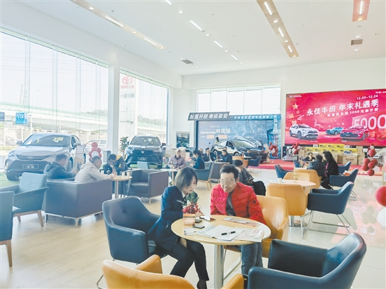 車商積極沖量吸引了許多消費(fèi)者的目光。