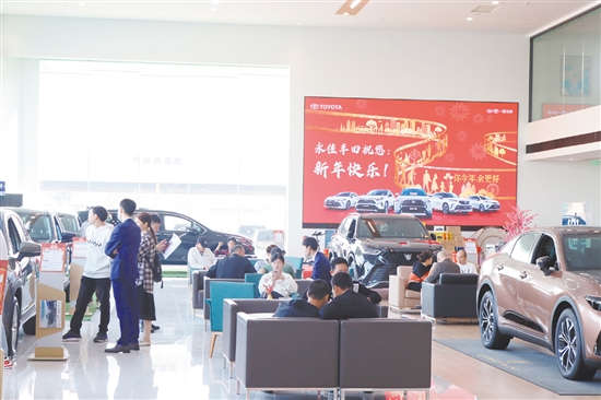 今年1月，買車過年大軍讓4S店熱鬧起來。