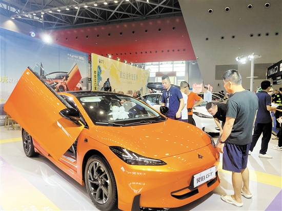 每一屆車展都能吸引數(shù)十家經(jīng)銷商參展，方便消費者貨比三家一站式買車。