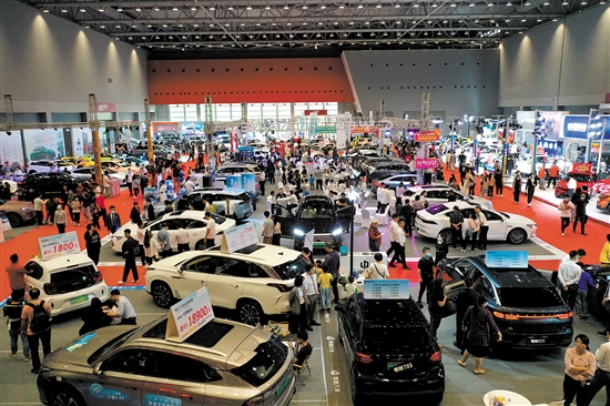 往年的“五一”車展現(xiàn)場(chǎng)人氣旺。