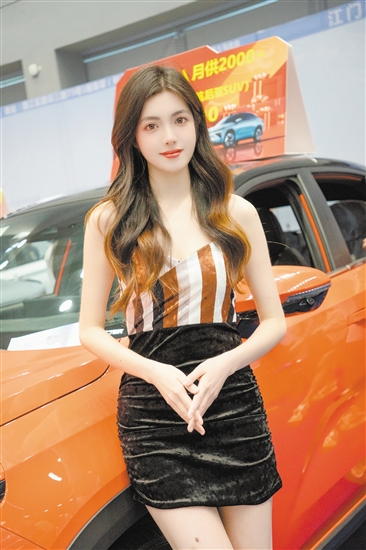 香車美女吸引人目光。