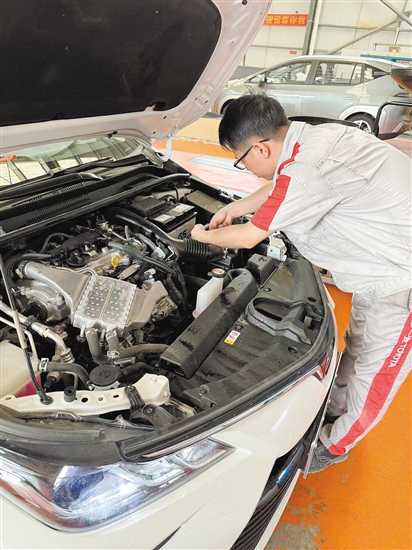建議駕駛人出行前，仔細檢查車輛情況。