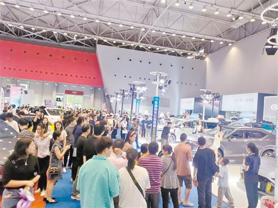 本報往屆車展人氣旺。