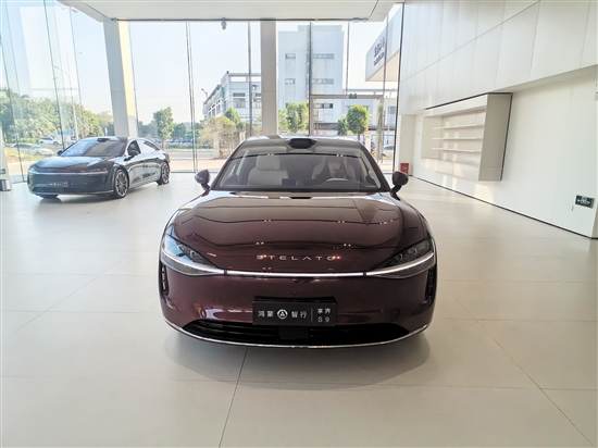 鴻蒙智行授權(quán)用戶中心江門店開業(yè)。