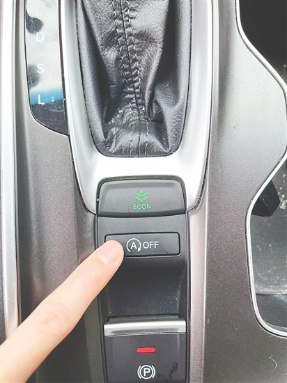 帶有自動(dòng)啟停功能的車輛在涉水行駛時(shí)，需要提前關(guān)閉該功能。